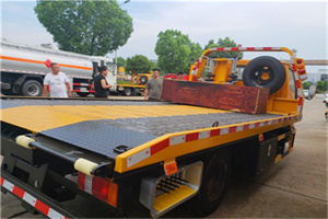 中站附近拖车电话号码服务